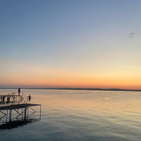 別荘 Siofoki Nyaralohaz シオーフォク