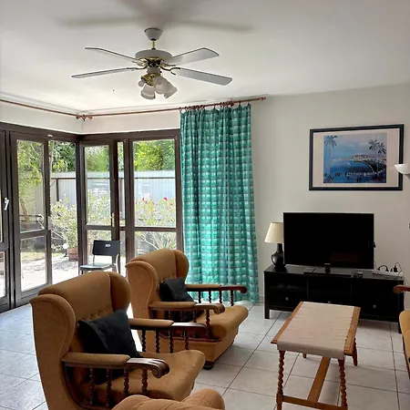 別荘 Siofoki Nyaralohaz シオーフォク